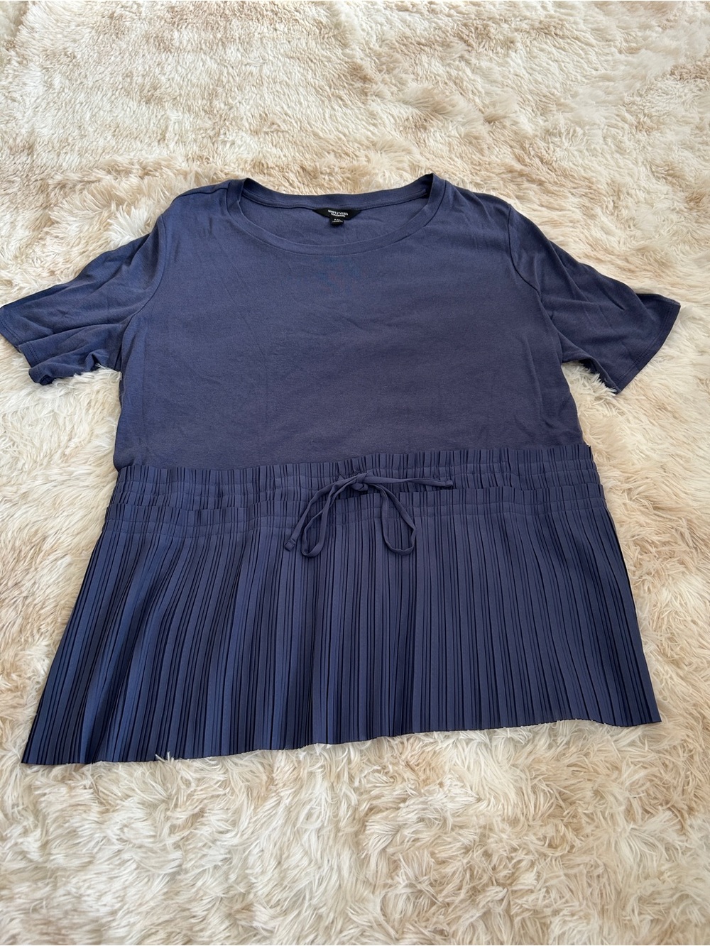 Simply Vera Pleated Hem Short Sleeve Top in Navy with Drawstring